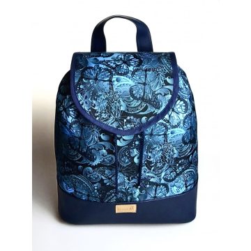 Kék pillangós “JUDIT” fedeles hátizsák
