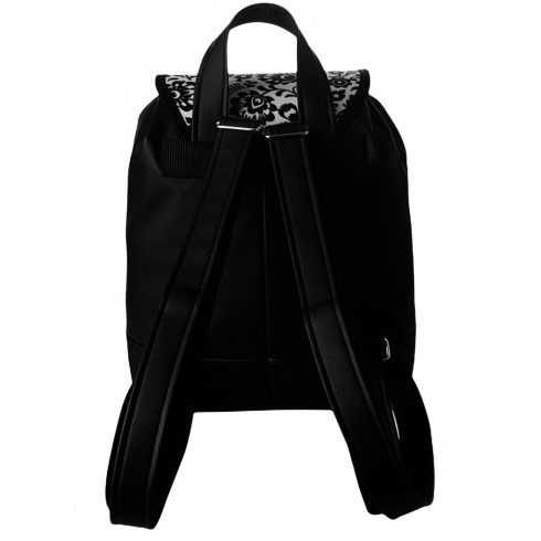 Fekete-fehér virágos  “JUDIT” fedeles hátizsák